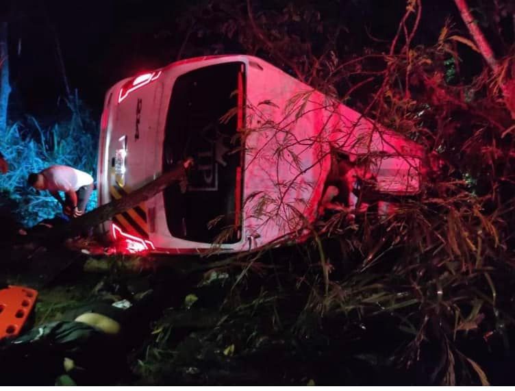 Bus de turismo se accidentó en Chicoral, dos personas perdieron la vida 4