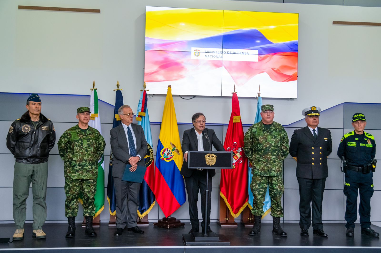 Petro anuncia la nueva cúpula de las Fuerzas Militares y de Policía 1