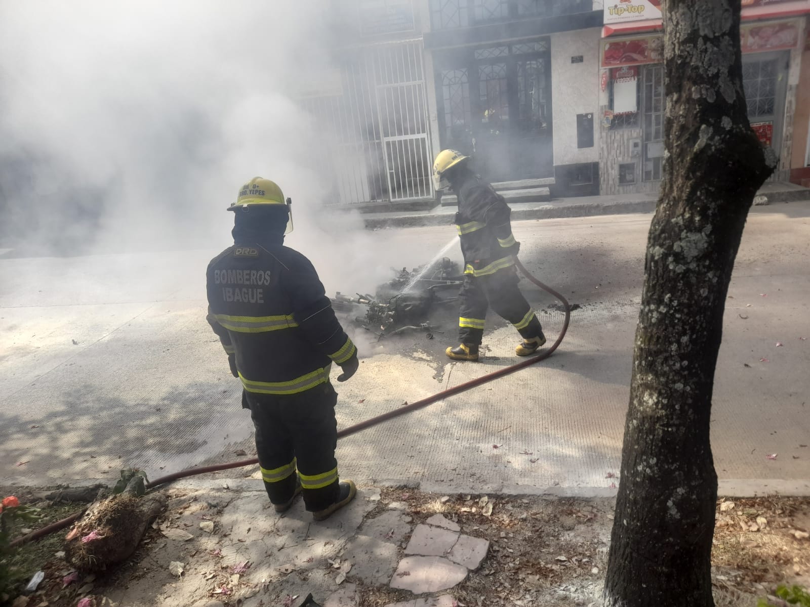 La explosión de una caneca, dos incendios vehiculares y ocho incendios forestales en 24 horas en Ibagué 3