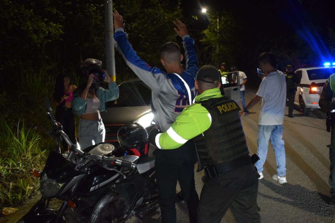 Piques se trasladaron a San Bernardo y allá les cayó la Policía 7