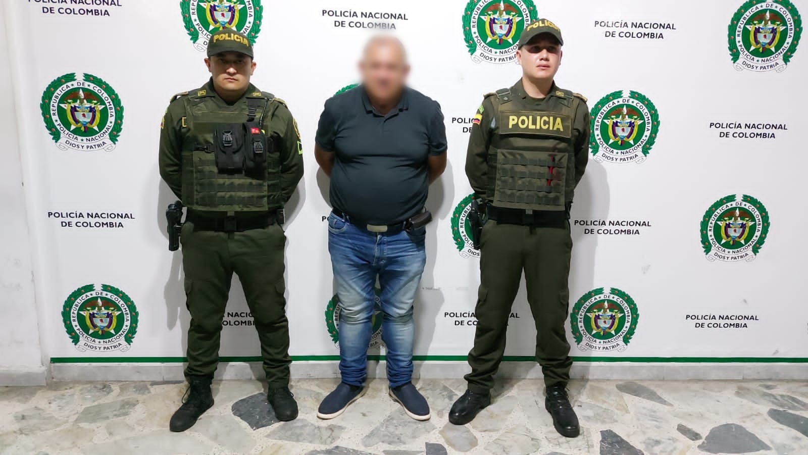 Con huella impresa en látex y con cédula falsa, quería sacar préstamo de 50 millones de pesos 1