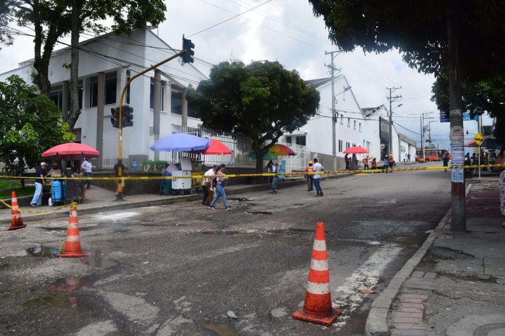 Calle 42 entre carreras Quinta y Sexta, cerrada temporalmente 3