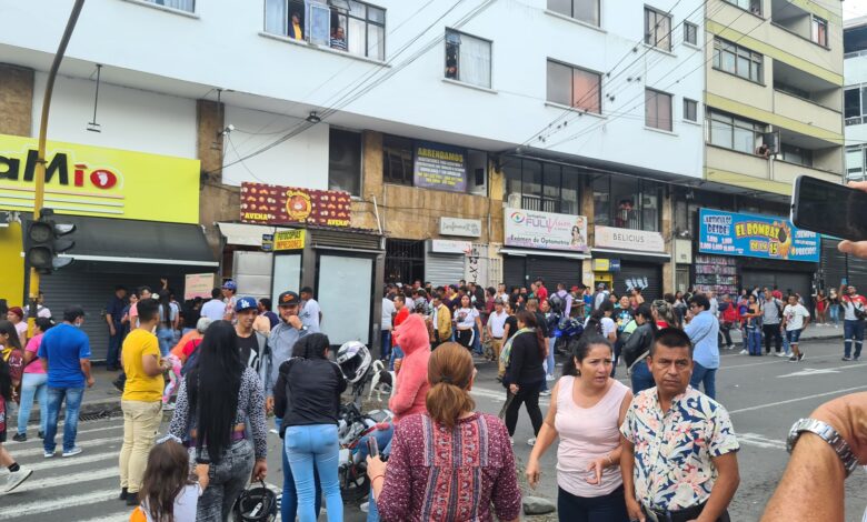 Vendedores informales bloquea en el centro de la ciudad 3