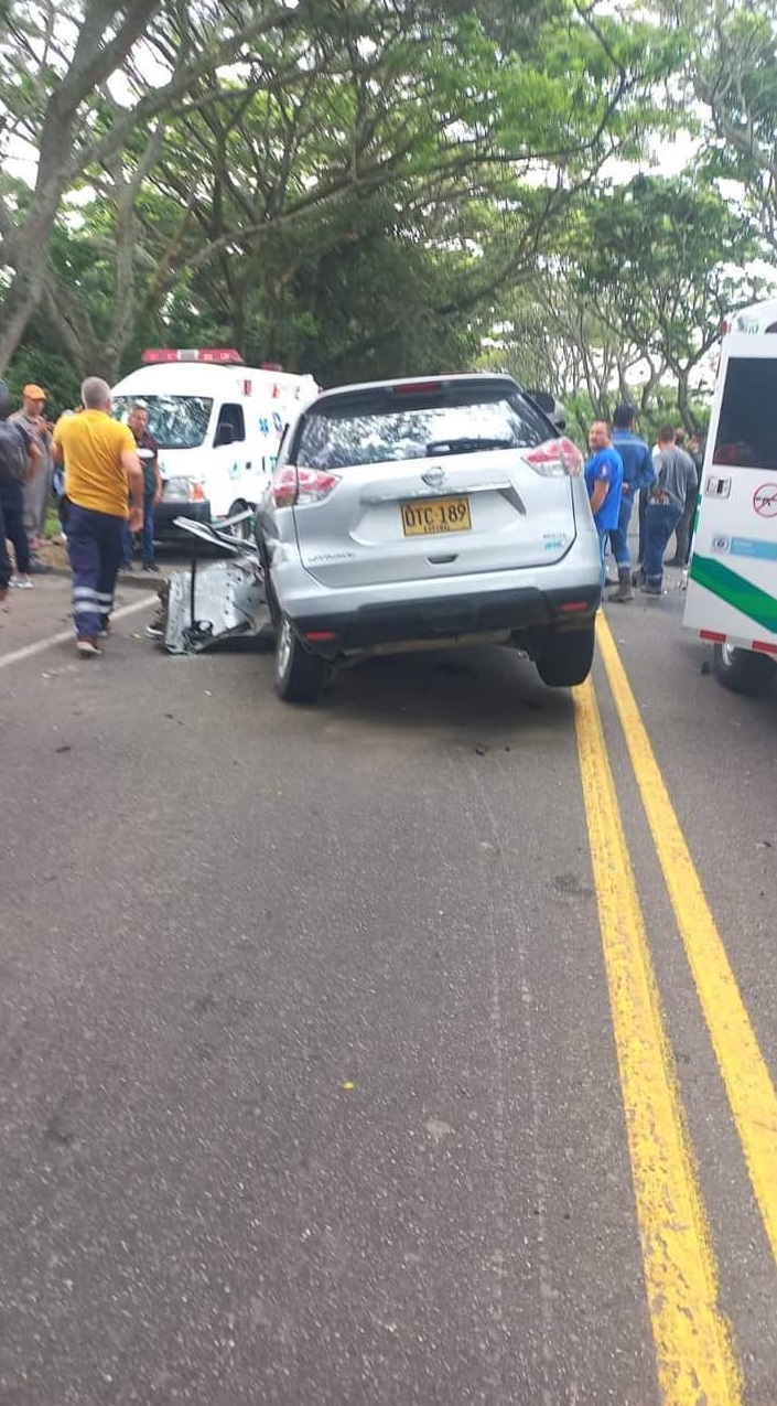 Camioneta de la Gerente del Hospital San Rafael sufrió accidente de tránsito entre Chicoral y El Espinal 7