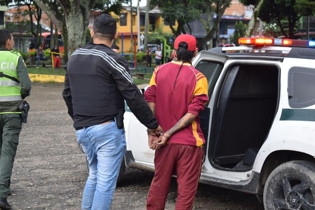 Policía es recibida a tiros en operativo en la invasión Villa Resistencia 1