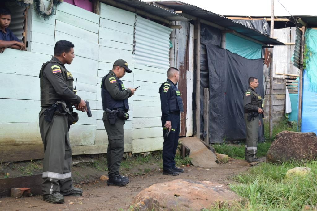 Policía es recibida a tiros en operativo en la invasión Villa Resistencia  3