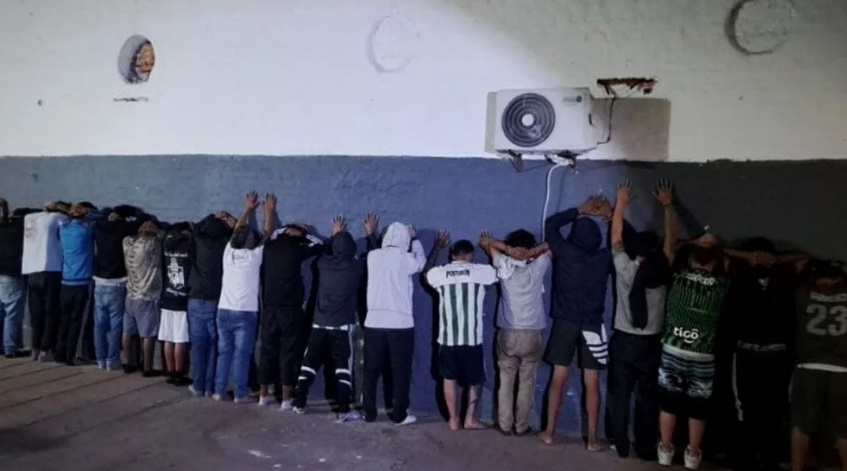 Detenidos 24 hinchas del Atlético Nacional en Paraguay por porte de armas y disturbios 1