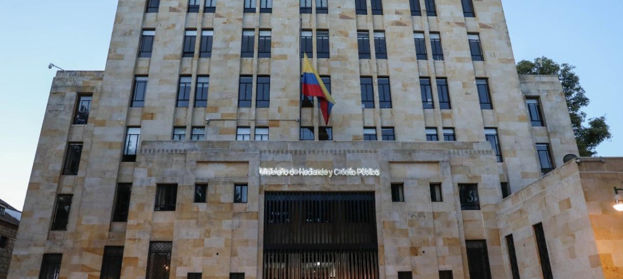 Por error, el Ministerio de Hacienda pagó dos veces el sueldo de funcionarios del gobierno 1