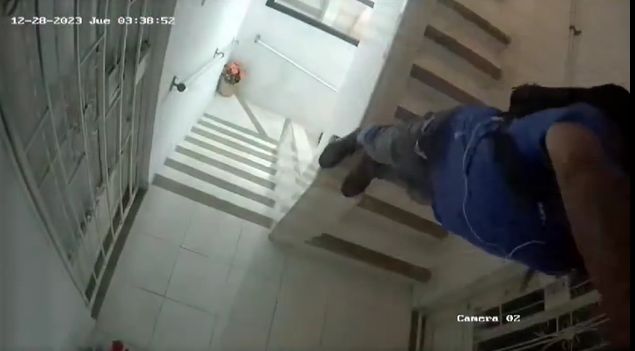 Ladrones de ‘apartamentazo’ en el Jordán quedaron grabados en las cámaras 5