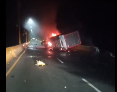 Conductor resultó con quemaduras en accidente en la vía a La Línea 7