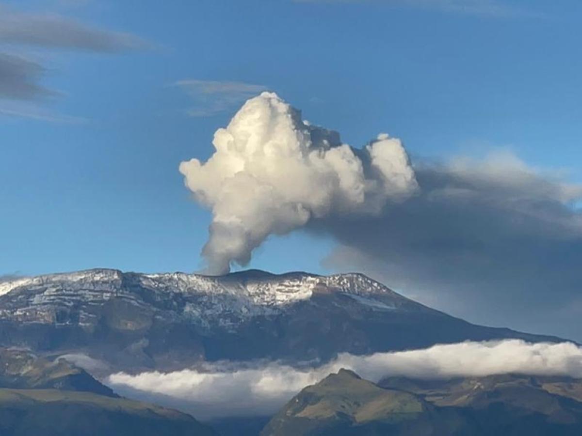 Alerta por incremento de la actividad sísmica del volcán Nevado del Ruiz 1