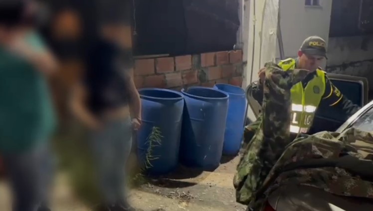 Capturadas tres personas transportando prendas militares en vías del Tolima 3