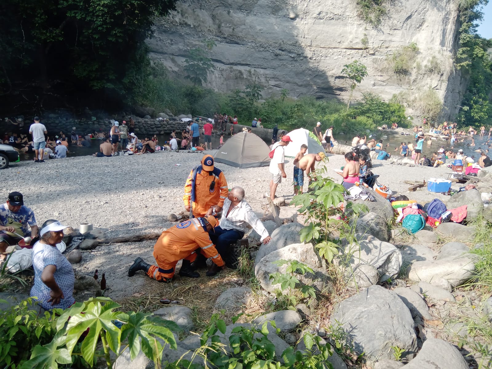 Defensa Civil acompaña a bañistas en sitios turísticos del Tolima 1