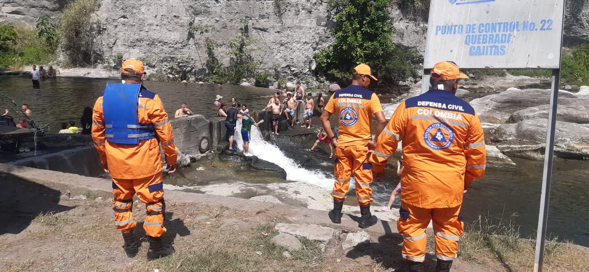 Defensa Civil acompaña a bañistas en sitios turísticos del Tolima 5
