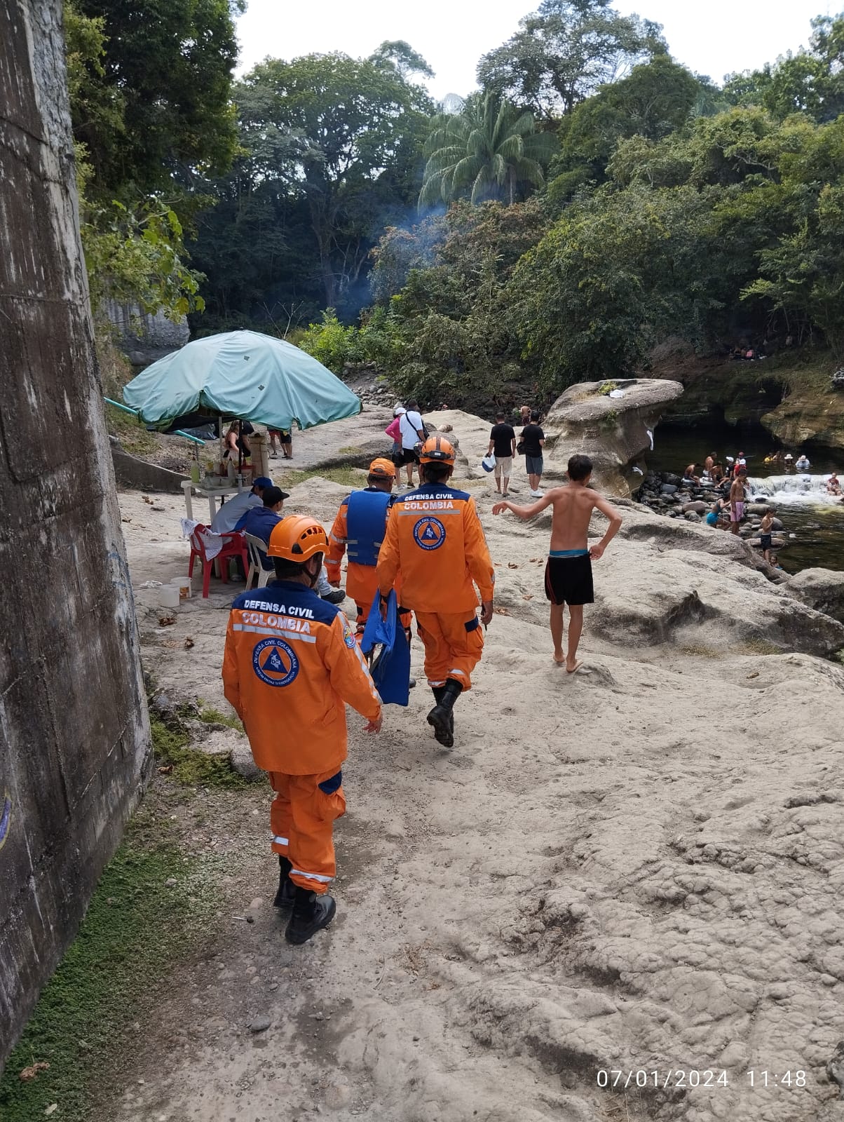 Defensa Civil acompaña a bañistas en sitios turísticos del Tolima 3