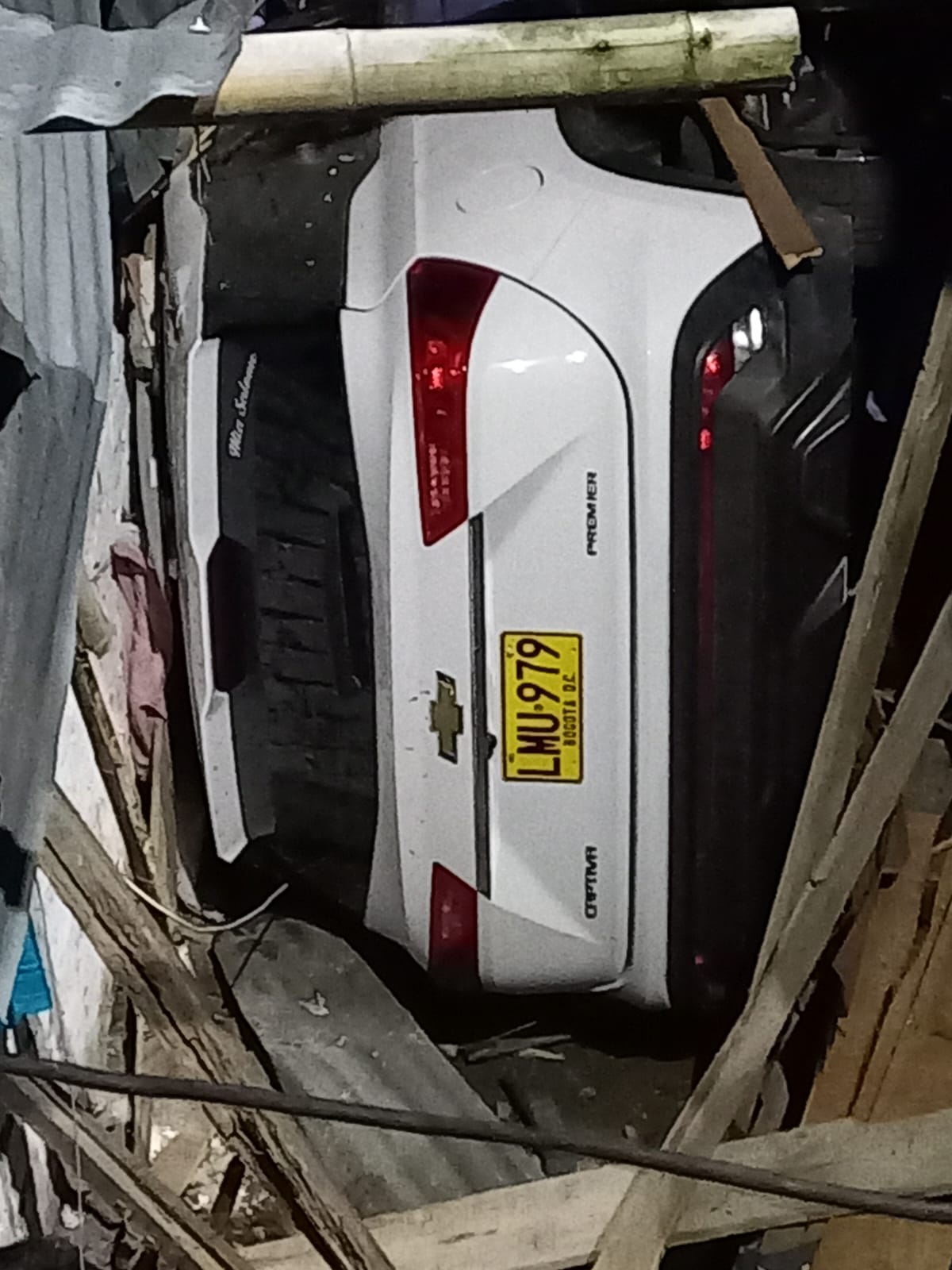 Ellos son los afectados del accidente donde camioneta cayó sobre dos viviendas 2