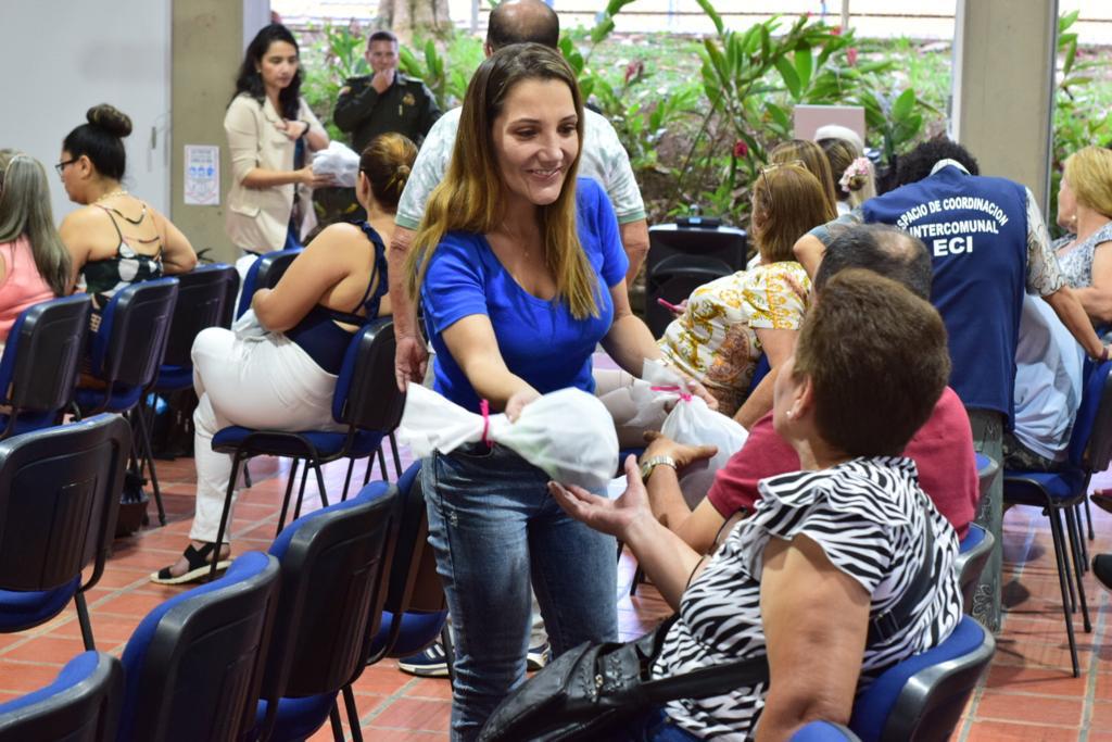 Alcaldía de Ibagué entregó útiles de aseo para decirle chao al dengue 4