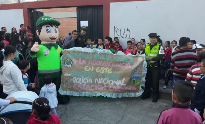 Más de 65.000 estudiantes de colegios oficiales regresarán a clases este lunes 1