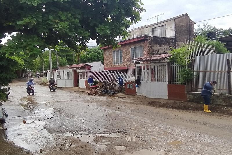 Alcalde de Melgar implementa jornadas de limpieza en quebradas para prevenir emergencias 1