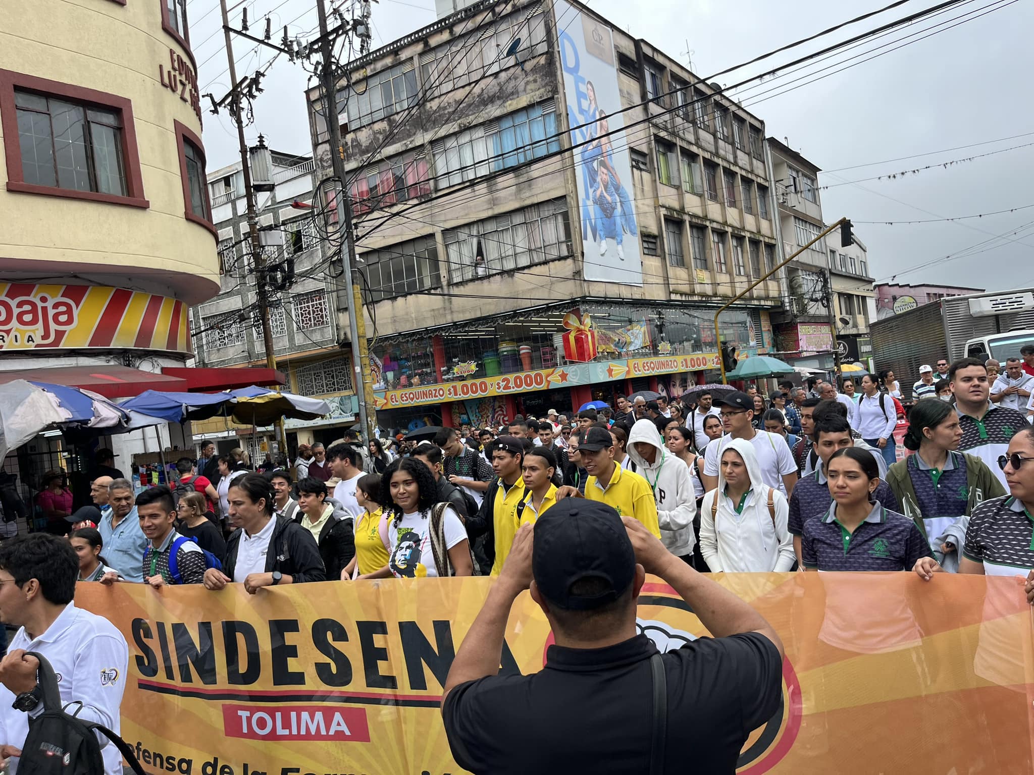 Más de mil docentes protestaron en Ibagué por incumplimientos del gobierno 1