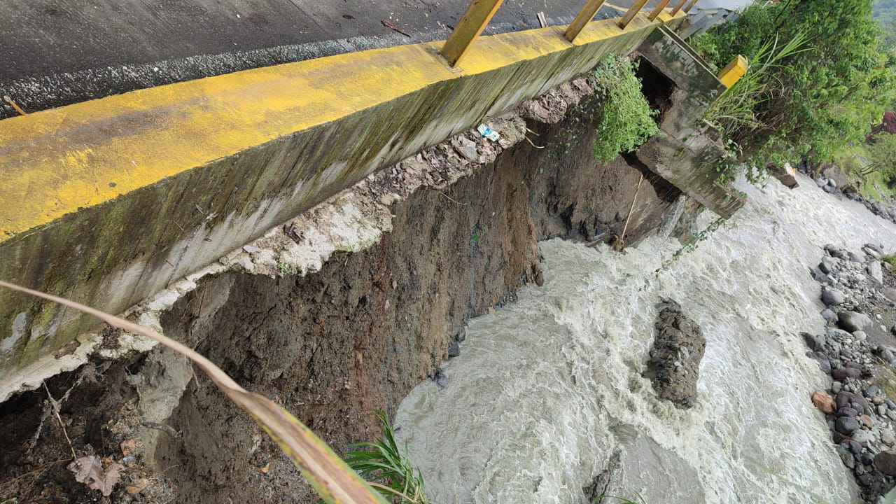Comunidad del Cañón Combeima expresa preocupación por el riesgo de que la vía colapse 1