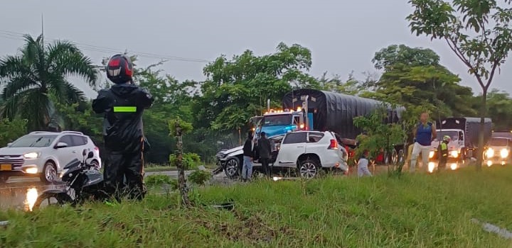 Tres mujeres heridas deja accidente en la variante 1