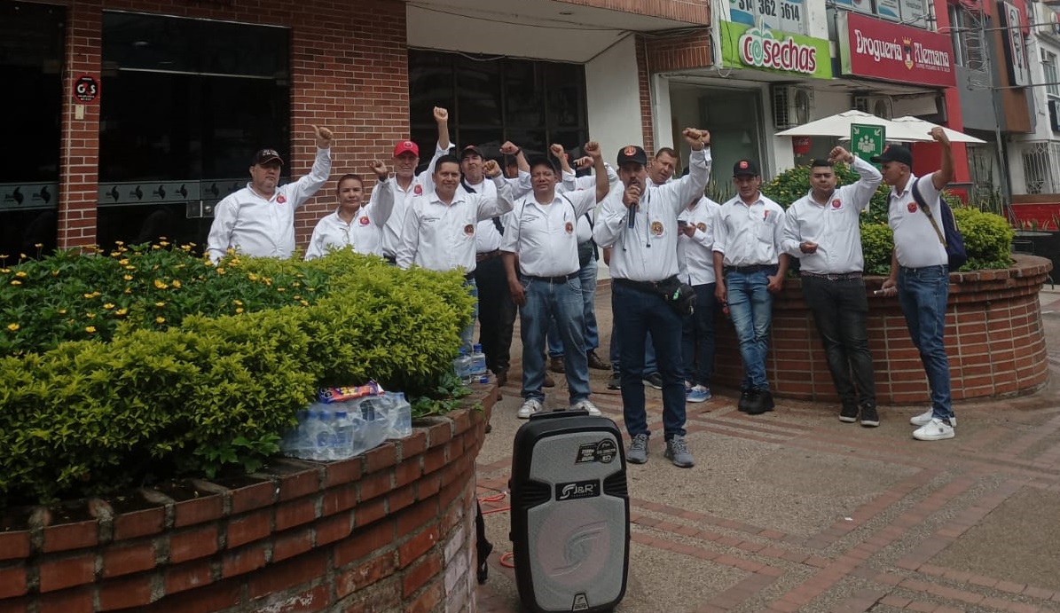 Frente a las instalaciones de Alcanos, empleados manifiestan inconformidades 1