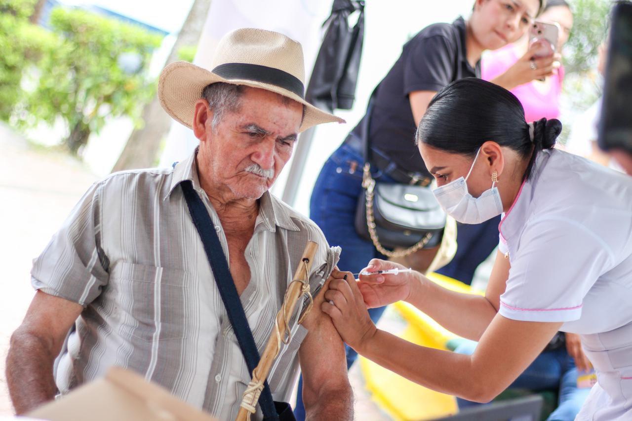 Éxito rotundo en Ibagué: Más de 1,600 dosis aplicadas en jornada de vacunación 1