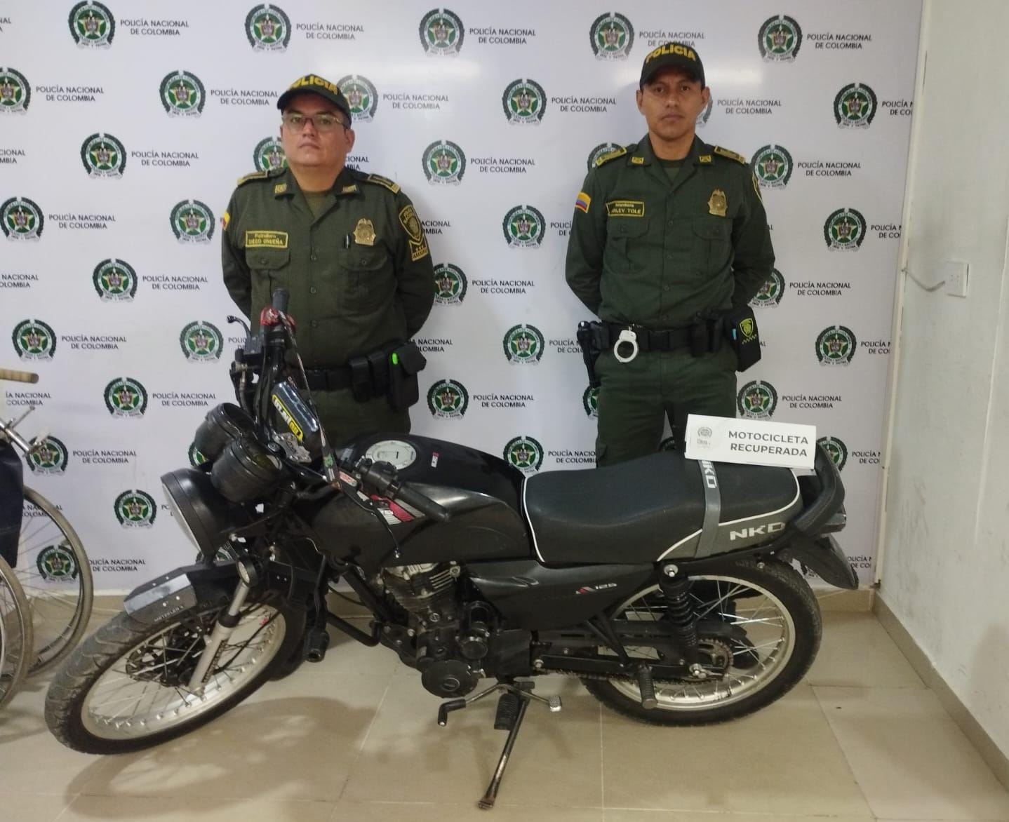 Tres adolescentes sorprendidos en motocicleta robada 1