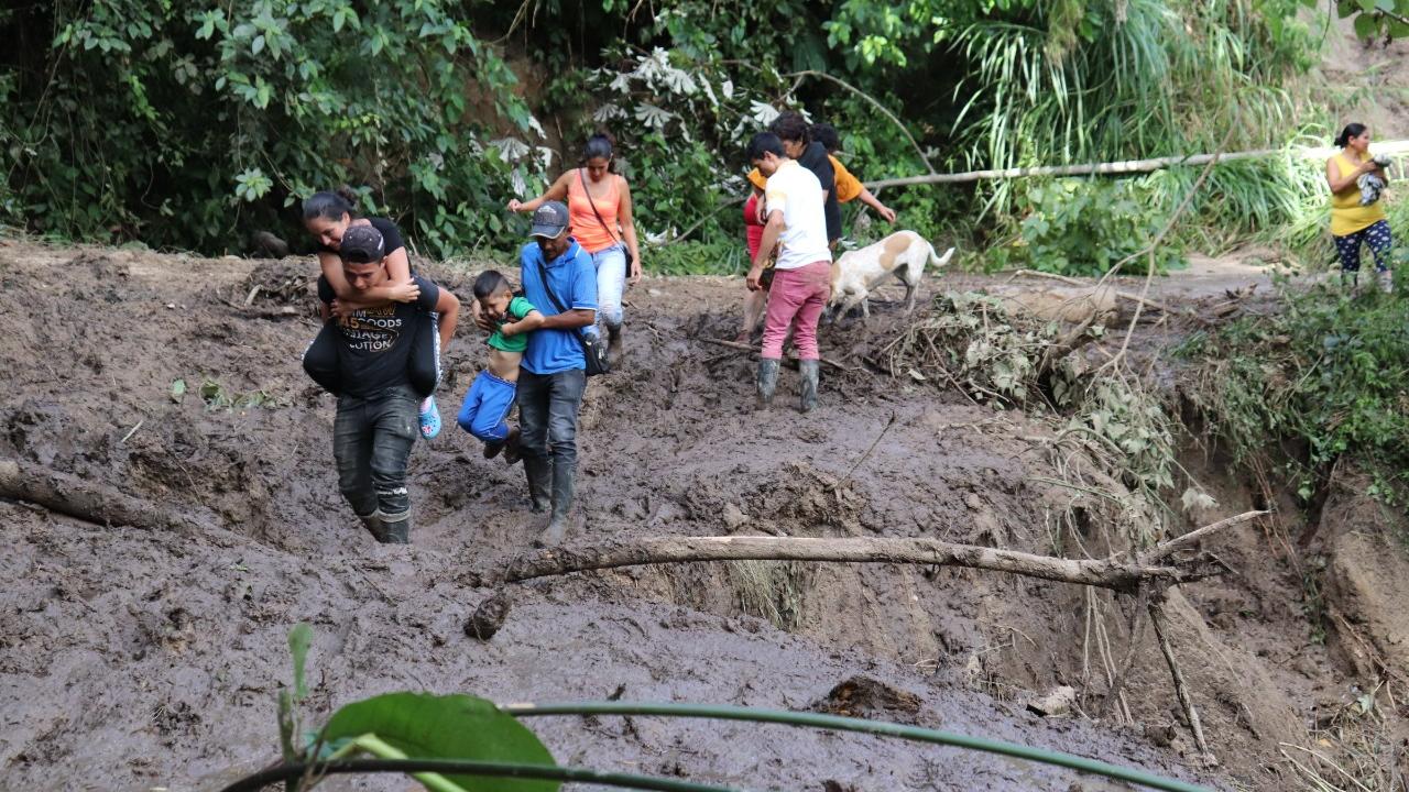 Más de 200 familias damnificadas por inundaciones en Rovira 1