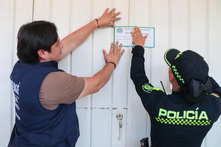 En operativo de Espacio Público cierran asadero de pollo por operar sin documentación en El Salado 1