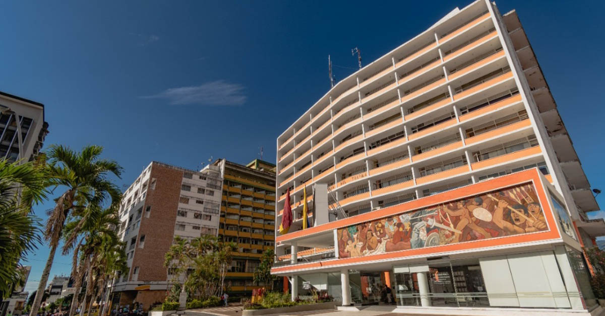 Celadores cesantes de Secretaría de Educación denunciaron que nos les han cancelado horas extras ni dotación 1