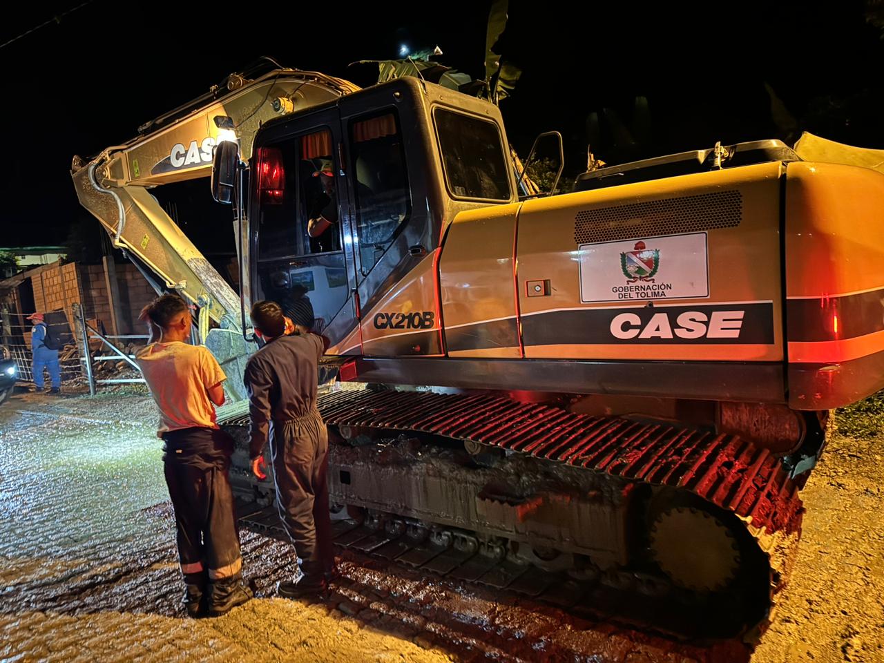 Gobernación despeja vía entre Villa Restrepo y Juntas, tras emergencia en el Cañón del Combeima 1