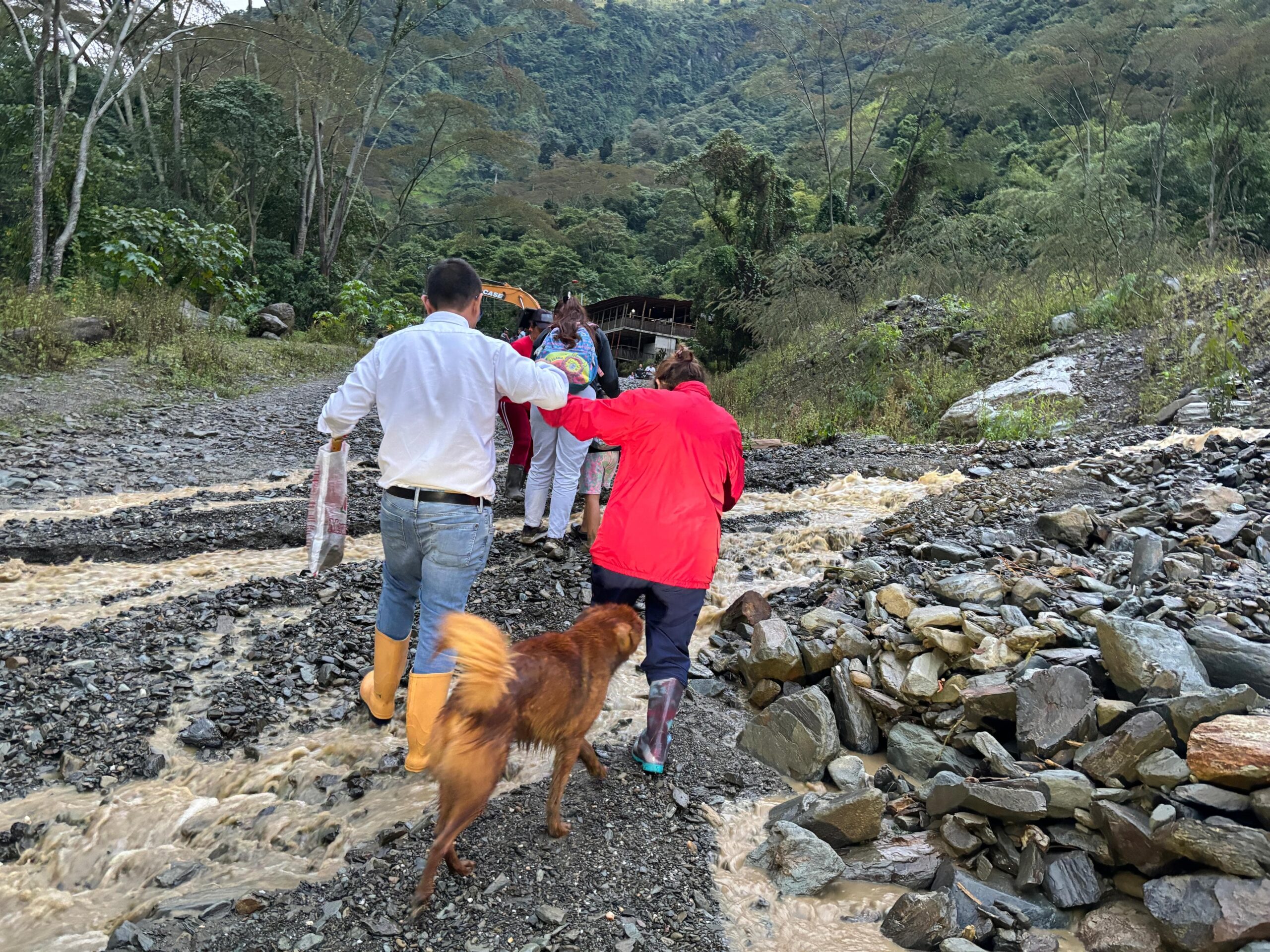 Alcaldía atiende emergencia por lluvias en el Cañón del Combeima 4