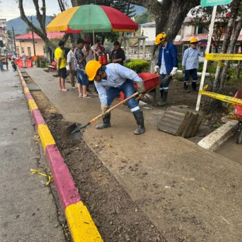 Alcaldía e IBAL trabajan sin descanso en la emergencia en el barrio El Libertador 5