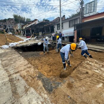 Alcaldía e IBAL trabajan sin descanso en la emergencia en el barrio El Libertador 3