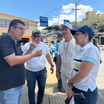 Alcaldía e IBAL trabajan sin descanso en la emergencia en el barrio El Libertador 2