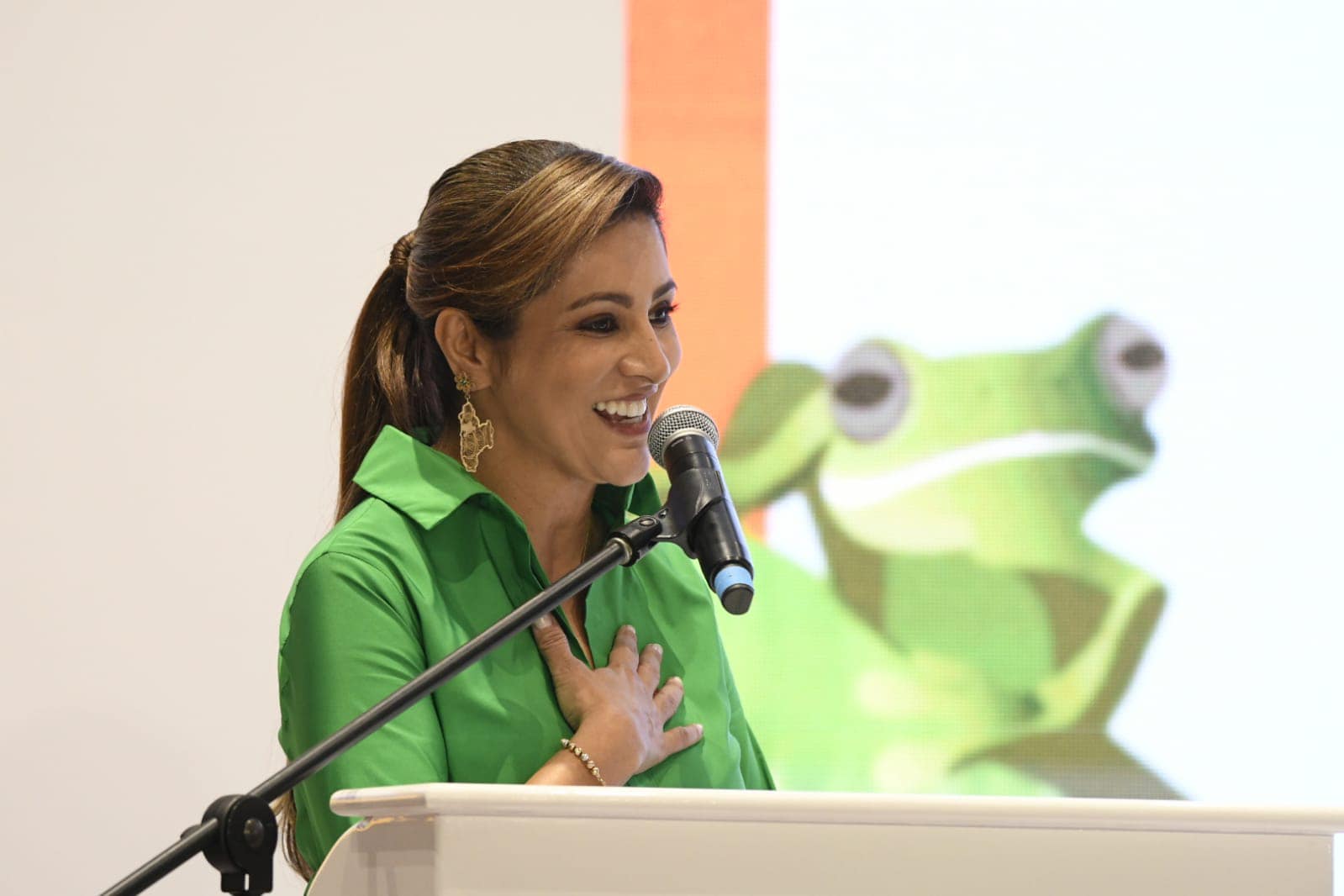 adriana magali matiz elegida segunda vez como la mejor gobernadora del pais