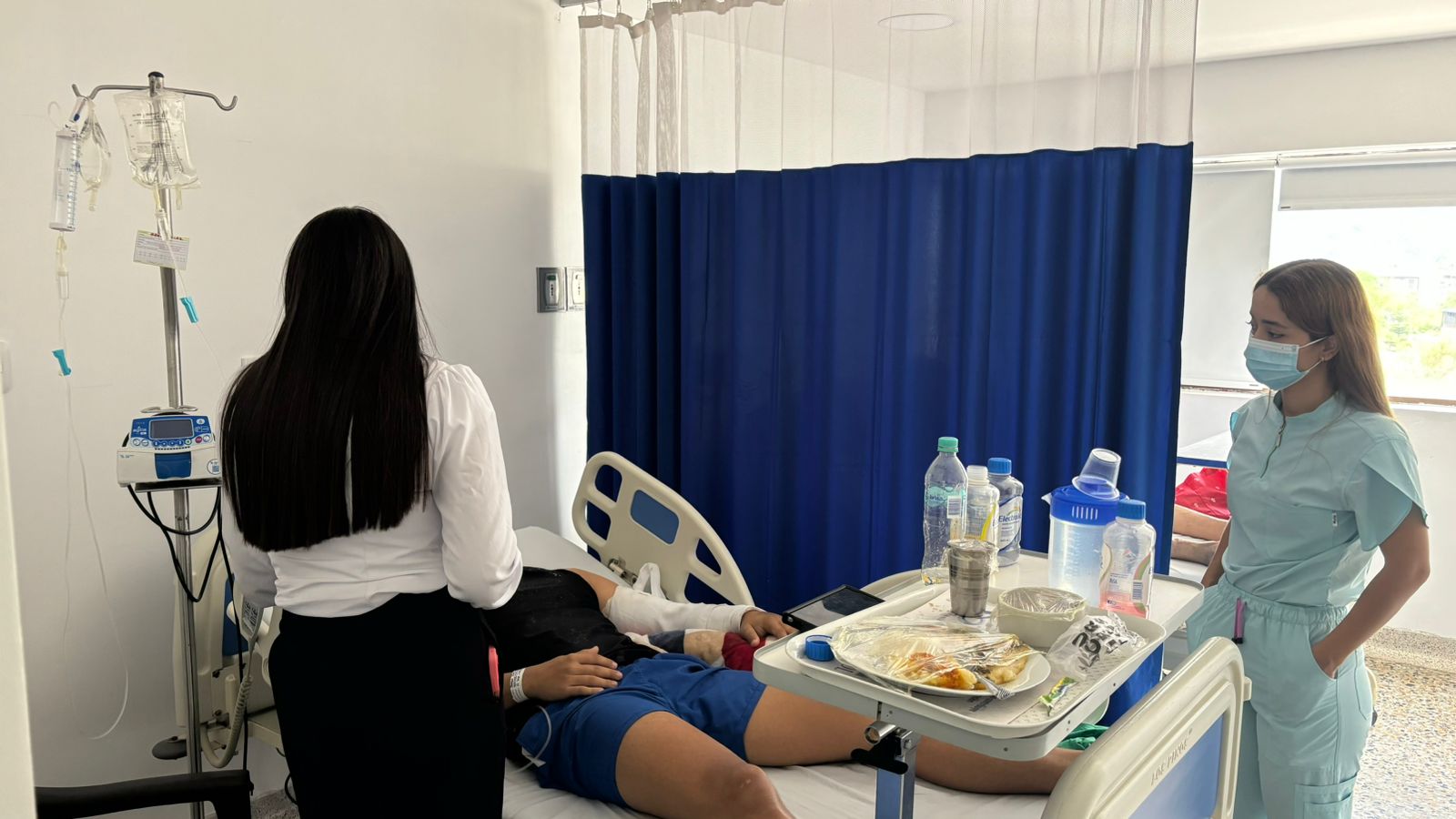Secretaría de Salud visitó en la clínica a hincha herido en el brazo durante el partido Tolima Vs. Cali 4