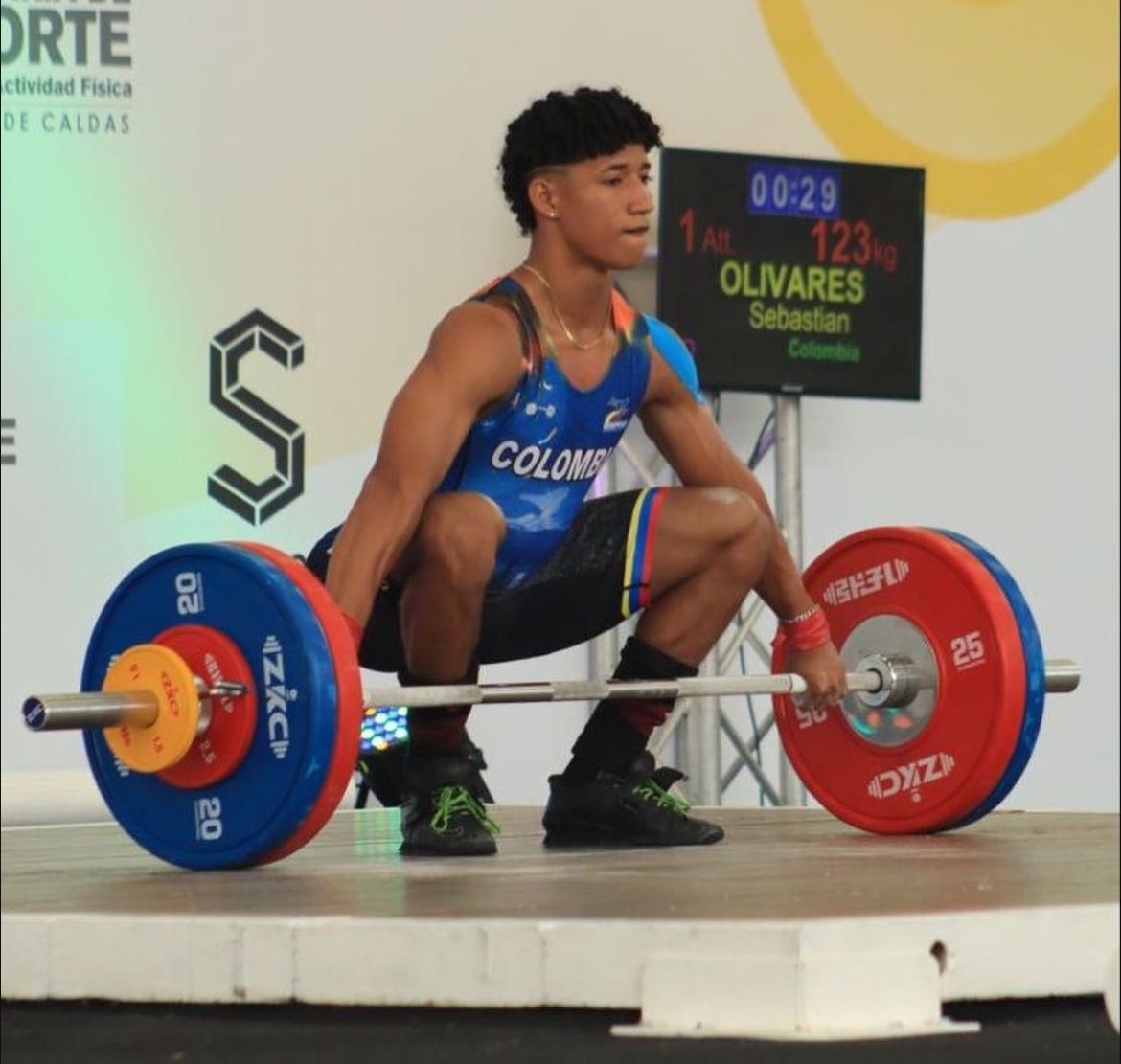 Pesista Sebastián Olivares consigue dos medallas de bronce en Mundial Juvenil 1