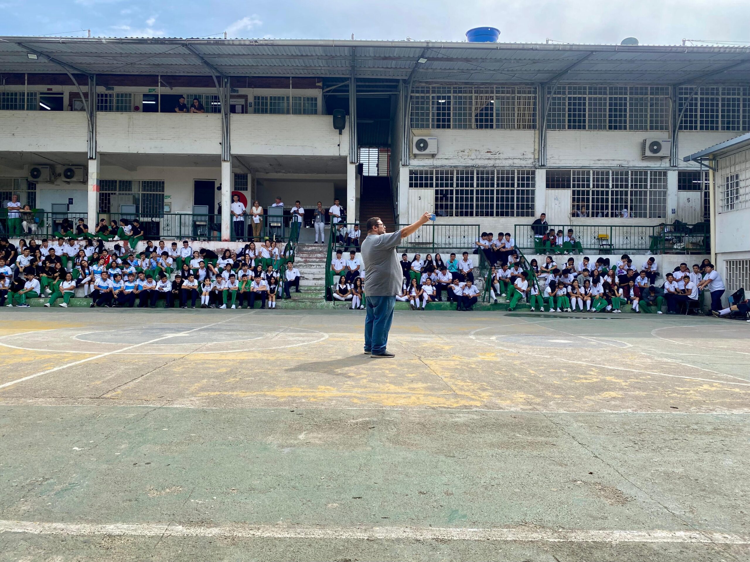 1.500 niños y adolescentes de Ibagué reciben capacitación en seguridad digital del programa 'CiberPAZ' 3