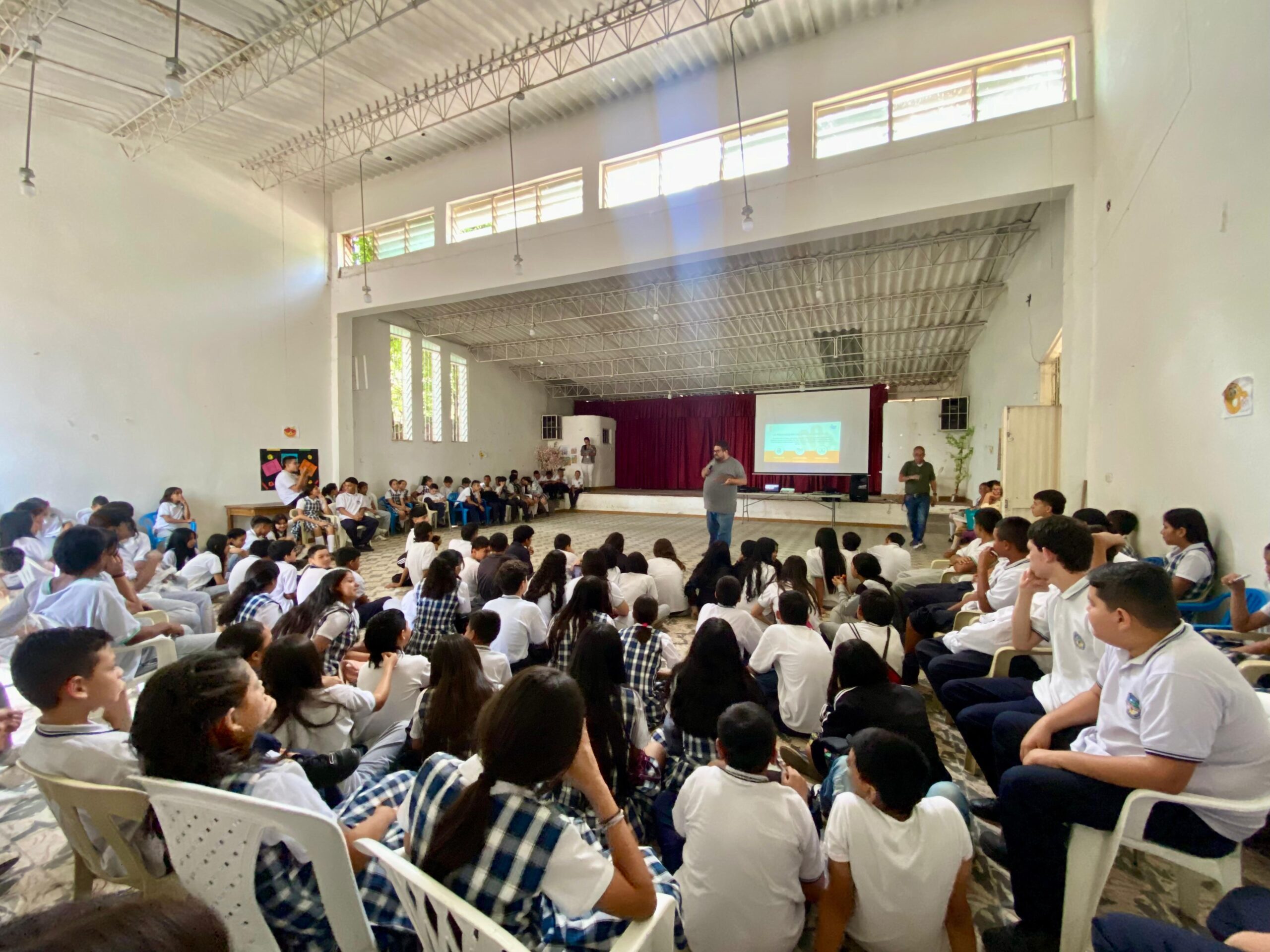 1.500 niños y adolescentes de Ibagué reciben capacitación en seguridad digital del programa 'CiberPAZ' 4