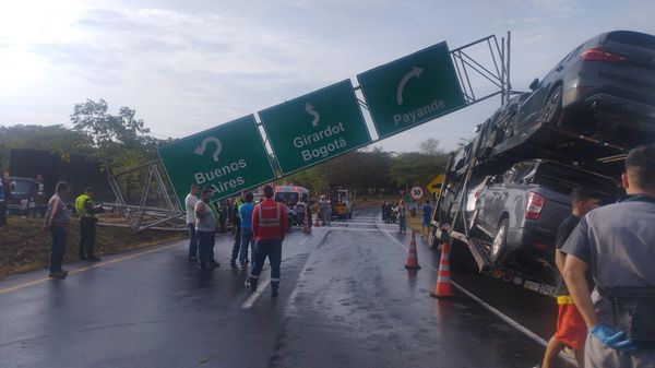 Cae valla elevada de tránsito cerca de glorieta que conecta con Payandé 1