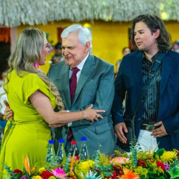Alcaldesa entregó la medalla ‘Orden del Combeima’ al presentador ibaguereño Jorge Barón 2