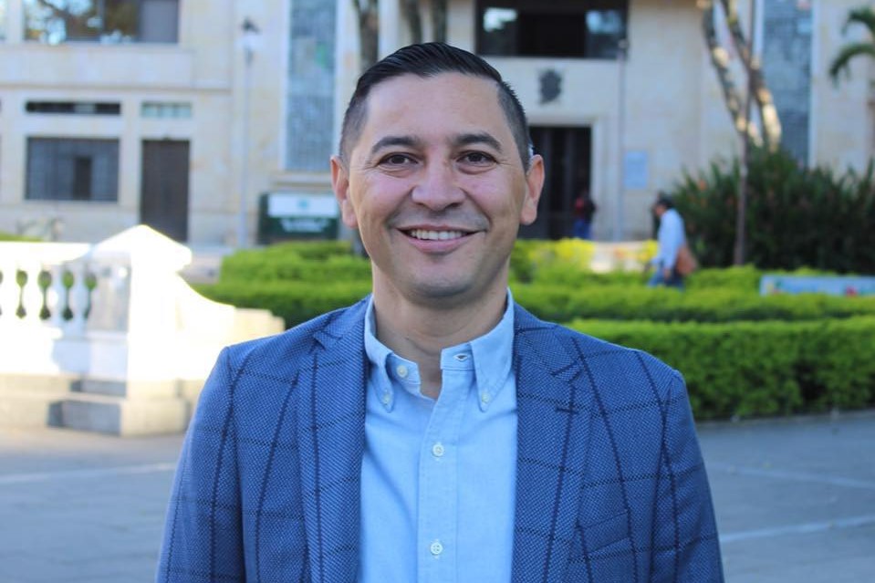 Exalcalde Hurtado a punto de bajarse del bus de Cambio Radical "por un pasajero incómodo" 1