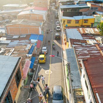 Alcaldesa entrega a la comuna 11 más de 3.000 metros cuadrados de nuevas calles 7
