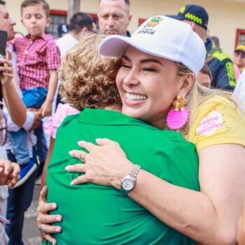 Alcaldesa entrega a la comuna 11 más de 3.000 metros cuadrados de nuevas calles 2