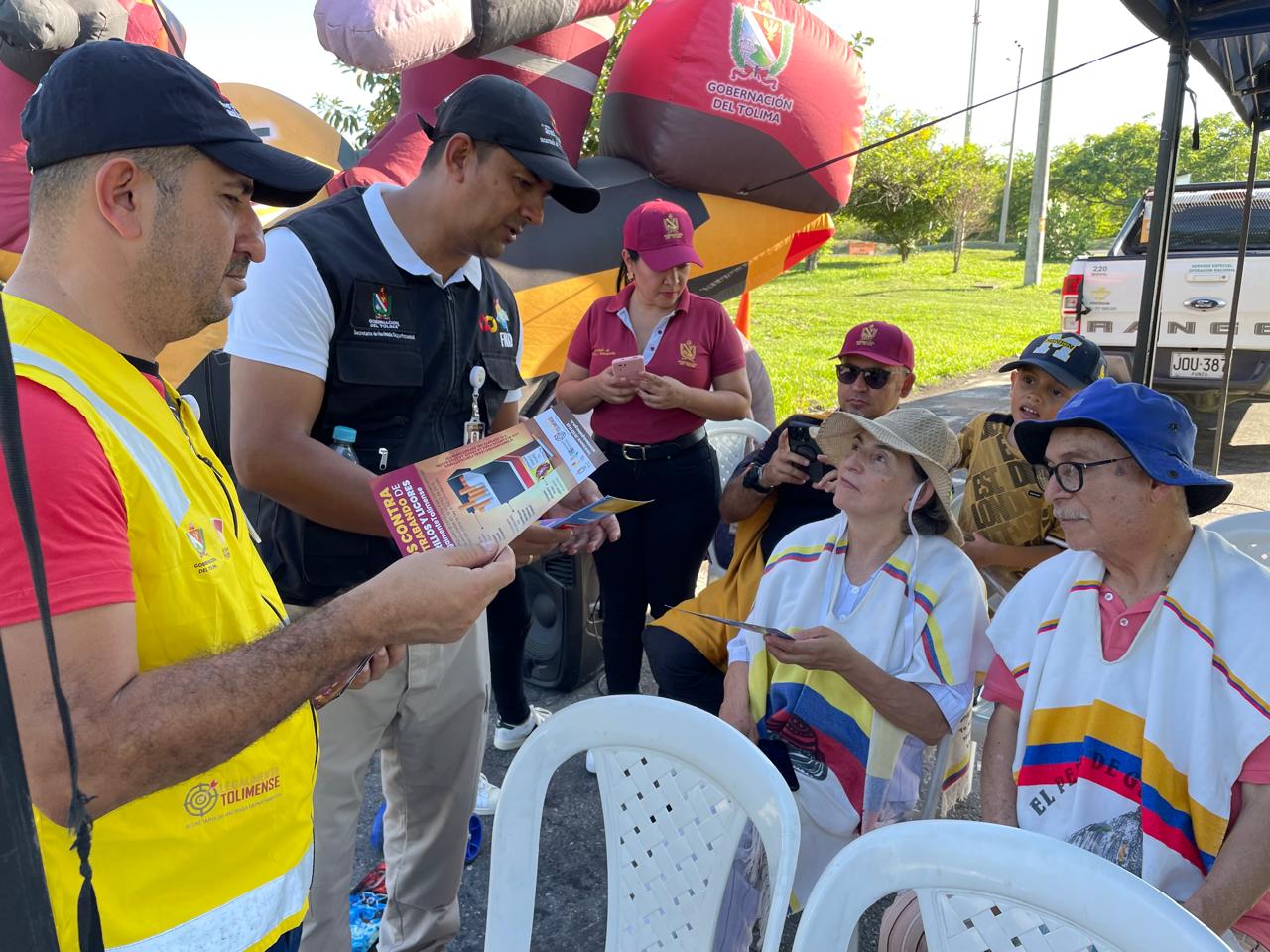 Grupo Anticontrabando del Tolima celebra cumpleaños de Ibagué con los turistas 3