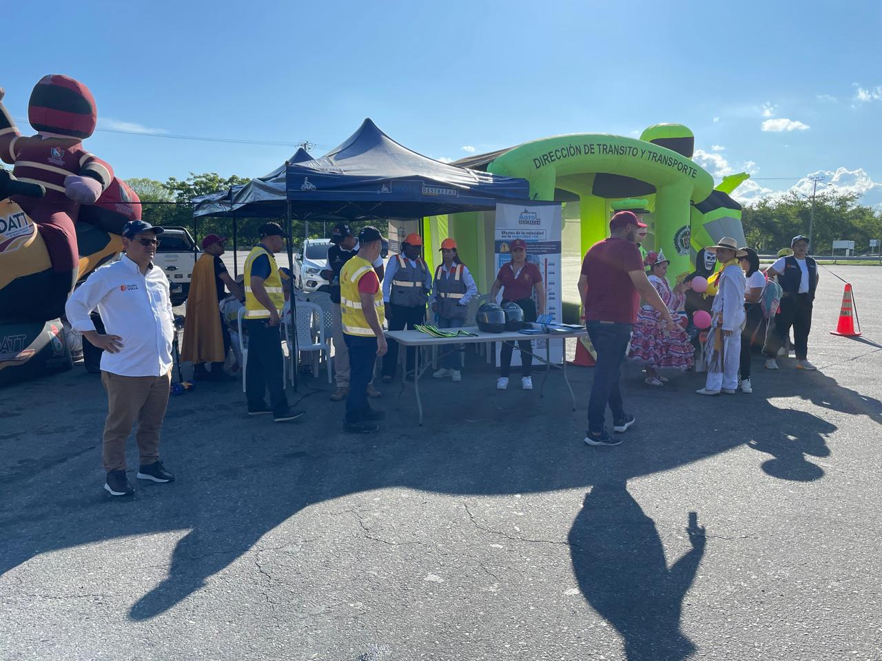 Grupo Anticontrabando del Tolima celebra cumpleaños de Ibagué con los turistas 4