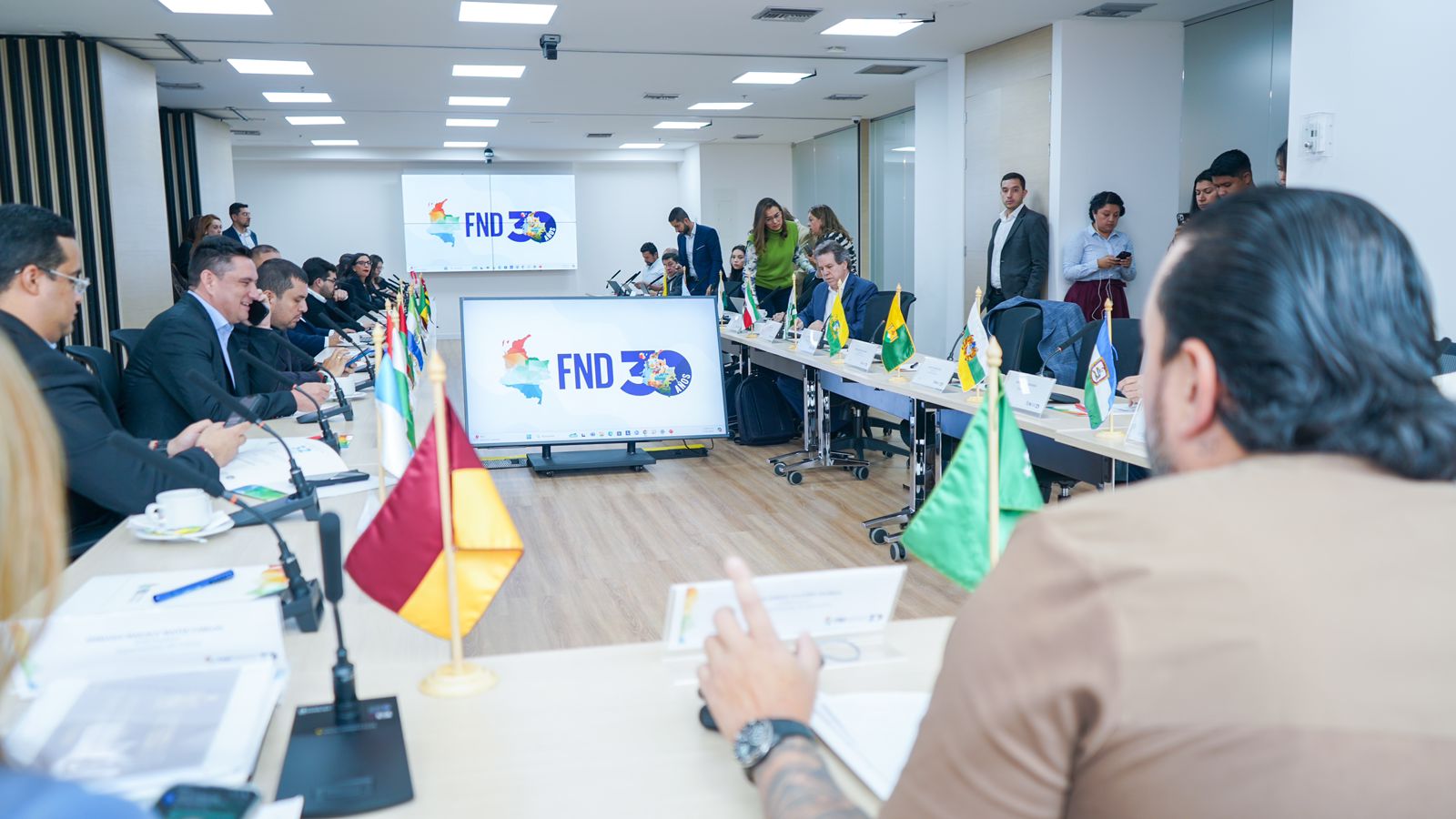 "Colombia no aguanta más el centralismo": Gobernadores piden a congresistas apoyar autonomía 1